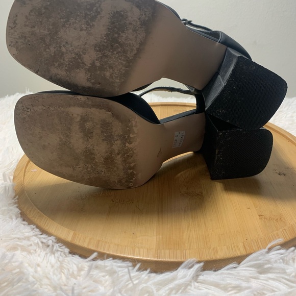 Aggies Heels Women’s Size 7.5 Black Closed Toe Buckled Strap Block Heel 1.75” - Picture 6 of 8